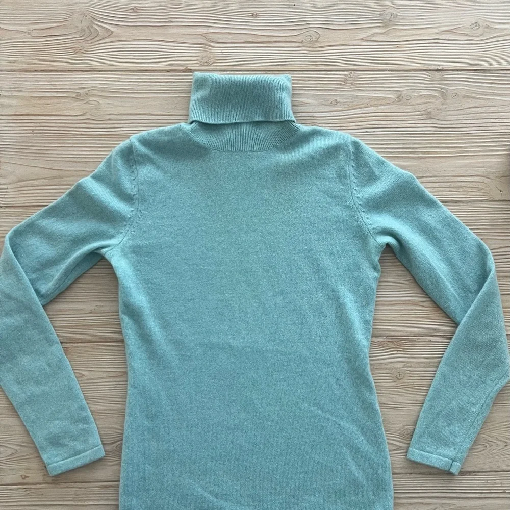Banana Republic Cashmere Turtleneck Sweater | XS Petite | Light Aqua/Green - Picture 2 of 4